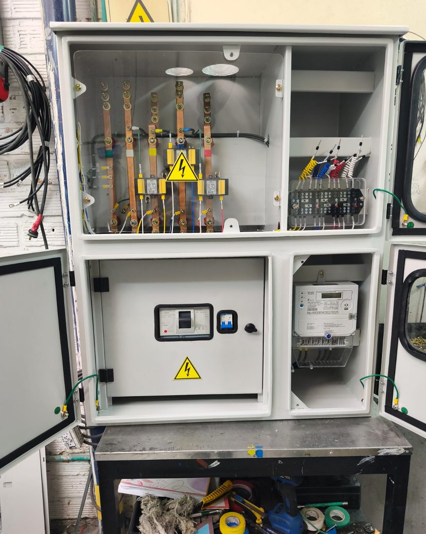Gabinete exterior a la medida para Electroingeniería Upegui SAS
